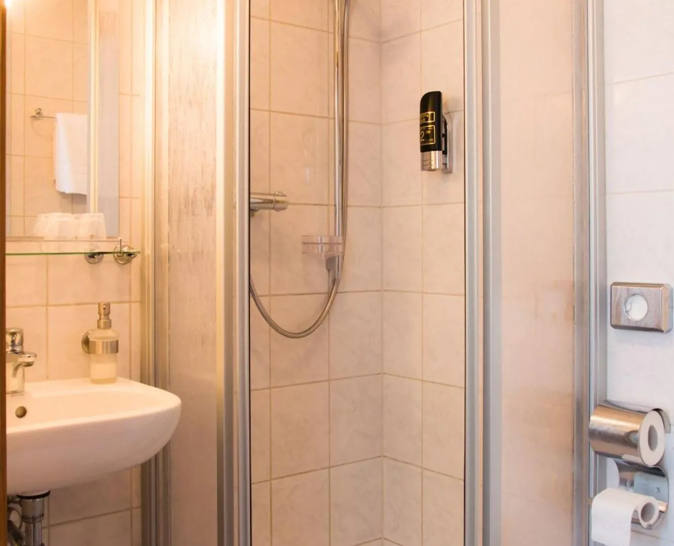 **  Gastehaus Zur Kurve Hotel Zirndorf Germany