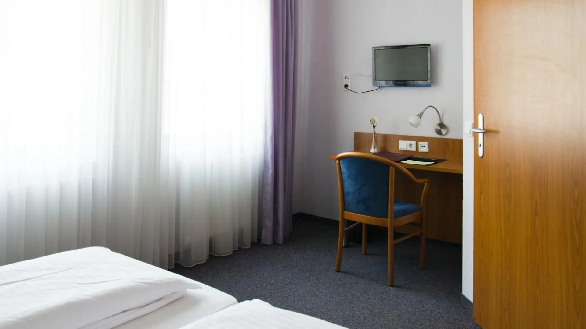 Gastehaus Zur Kurve Hotel Zirndorf 2*,