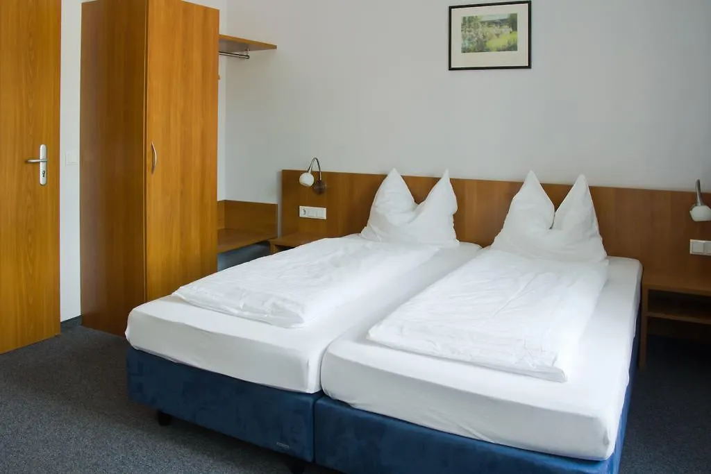 Gastehaus Zur Kurve Hotel Zirndorf 2*,